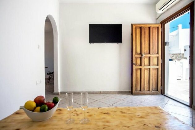 Salty Sea Suite at Naoussa Center - Photo2