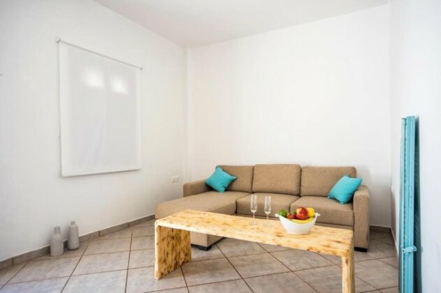 Salty Sea Suite at Naoussa Center - Photo4