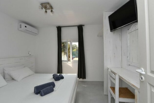 Surfing Beach Front Suites - Photo3