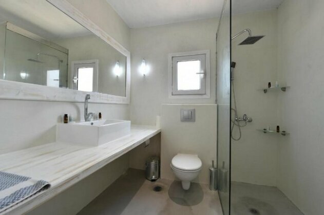 Surfing Beach Front Suites - Photo4