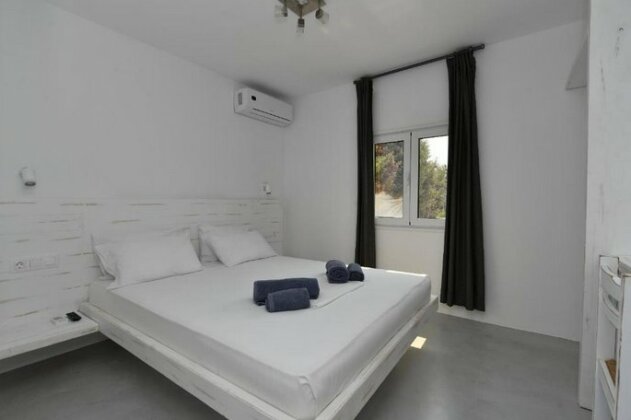 Surfing Beach Front Suites - Photo5
