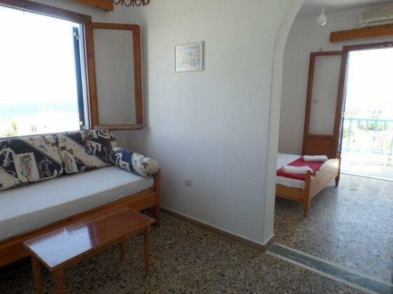 Young Inn Naoussa - Photo4