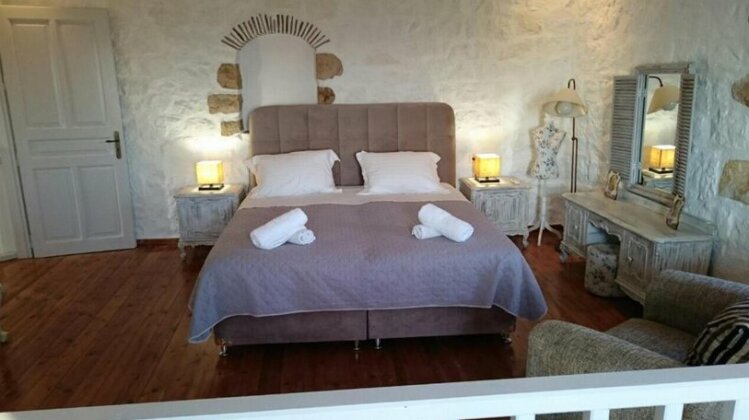 Meloi Pool Villa - Photo5