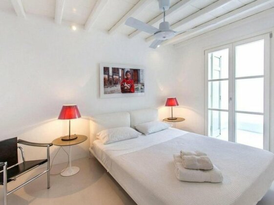 Stunning Villa Best Location Private Pool Walk to Elia Beach - Photo2