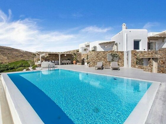 Stunning Villa Best Location Private Pool Walk to Elia Beach - Photo3