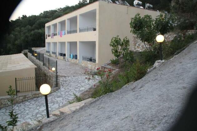 Amfitriti Hotel & Studios - Photo2