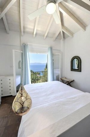Apeiron II Villa - Photo2