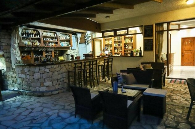 Bastas Hotel & Studios - Photo3