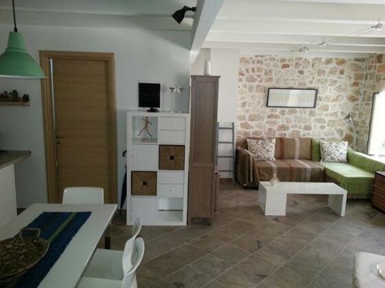 Lavinia - Photo3