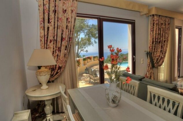 Triena Quality Villas - Photo3