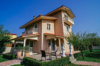 Villa Drosia 2 hours from Athens few seconds from the beach