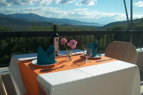 Delphi Rooms & Bungalows - Photo3