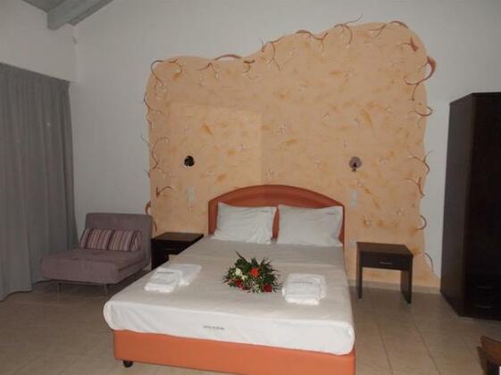 Hotel Theasis - Photo2