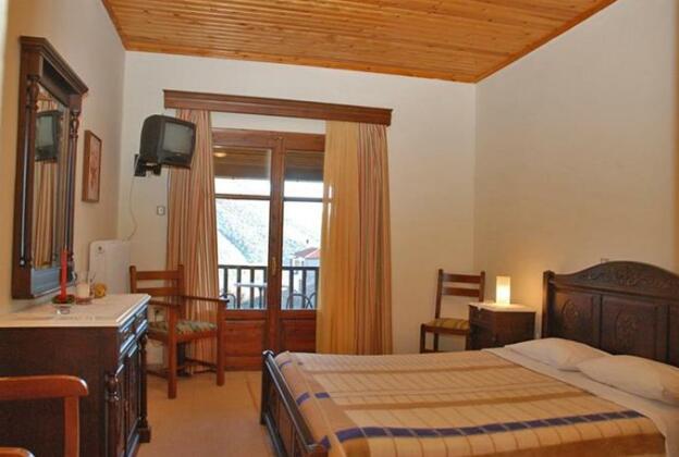 2 Alonia - Photo2
