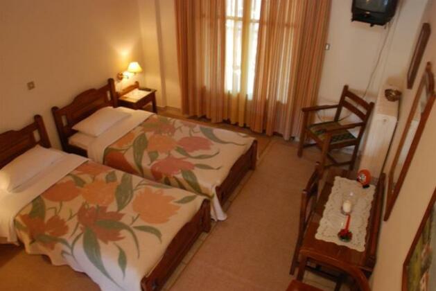 2 Alonia - Photo3