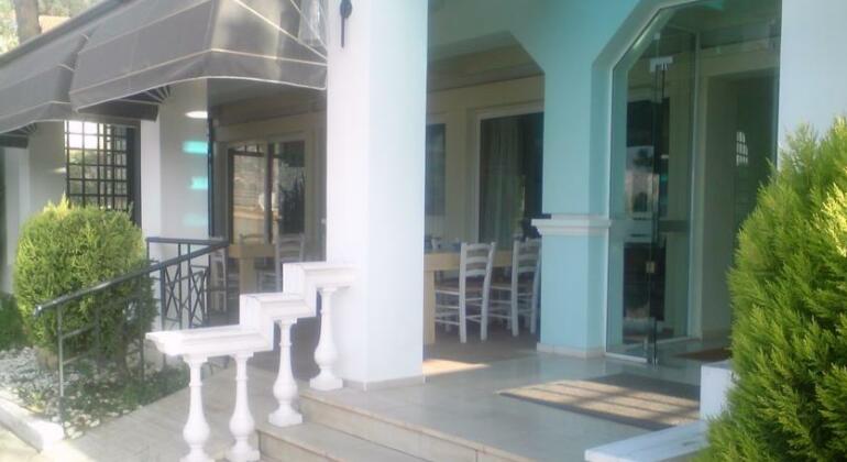 Antikyra Beach Hotel - Photo2
