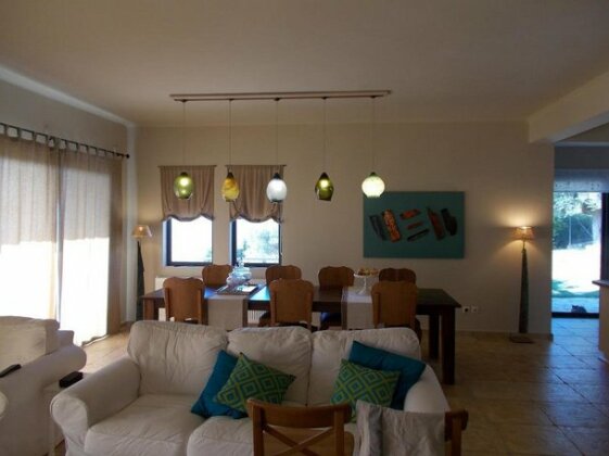 Skaloma Villas Art 2 - Photo4
