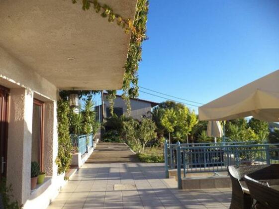 Trizonia Beach Hotel - Photo2
