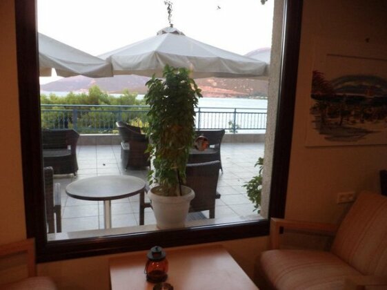 Trizonia Beach Hotel - Photo3