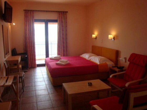 Trizonia Beach Hotel - Photo4
