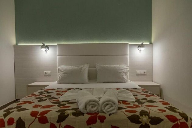 Dafni Plus Hotel - Photo4