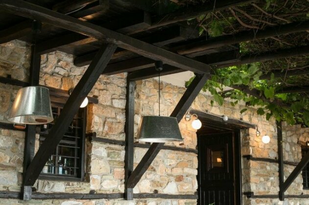 Enastron Guesthouse - Photo2