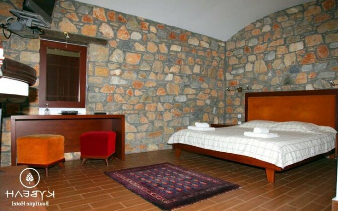 Kyveli Pieria - Photo2