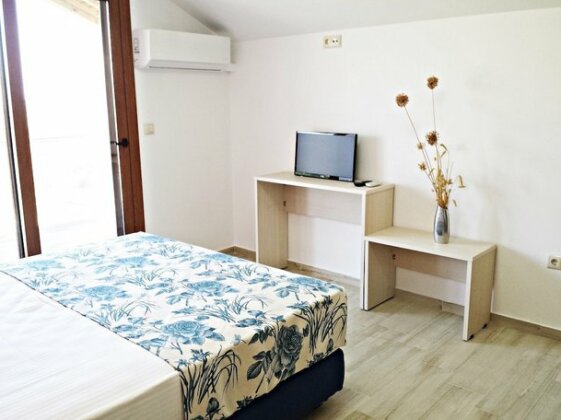 Studios & Apartments Efrosini - Photo3