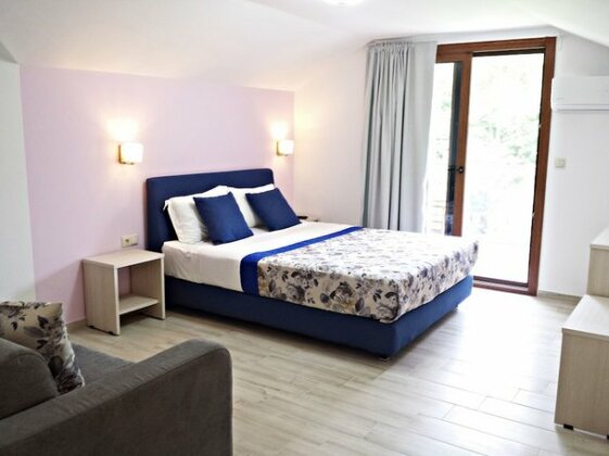 Studios & Apartments Efrosini - Photo4
