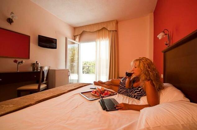 Sun Beach Hotel - Photo4
