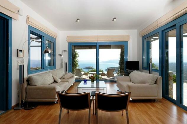 Daedalos & Ikaros Villas - Photo5