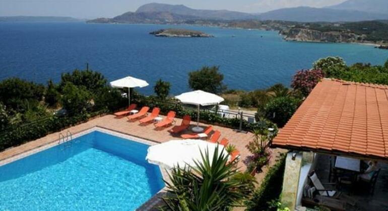 Emerald Plaka - Photo2