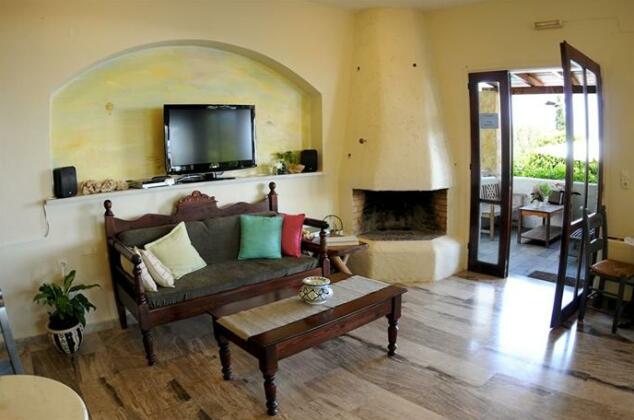Emerald Plaka - Photo3