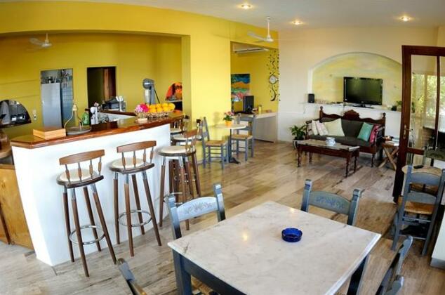 Emerald Plaka - Photo4