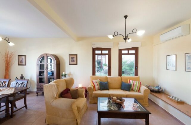 Odysseas Villa by LeaderStay - Photo3