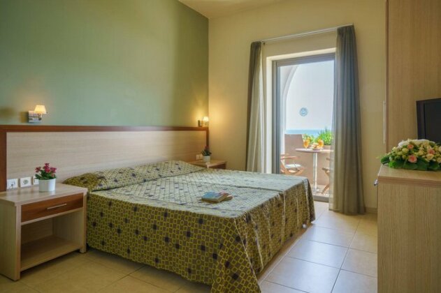 Alianthos Beach Hotel - Photo3