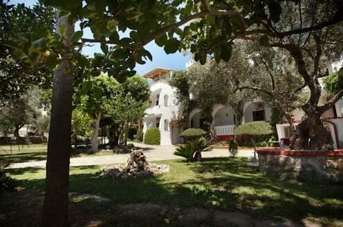 Castello Apartments & Studios