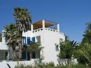 Manolia Apartments & Studios
