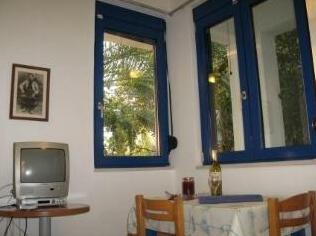 Manolia Apartments & Studios - Photo3