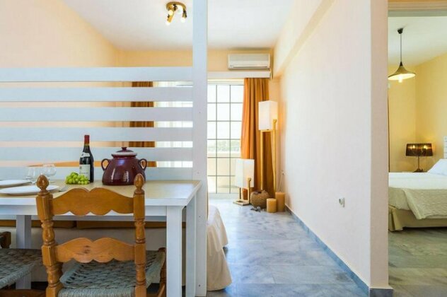 Castello Bianco Aparthotel - Photo4