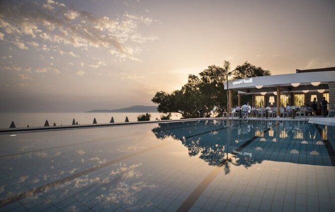Blue Dome Hotel - Photo2