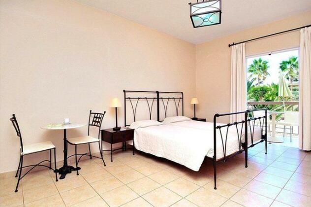 Lambrinos suites