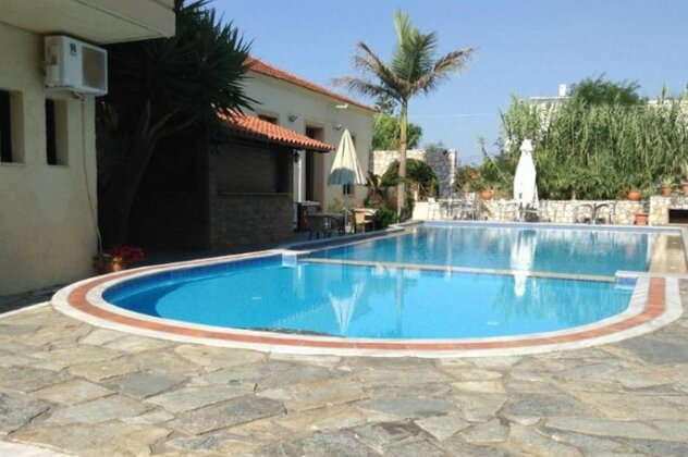 Lola's Hotel - Photo4