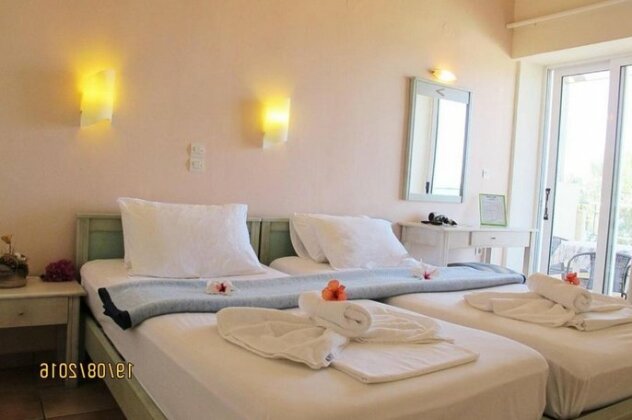 Melina Beach - Photo2