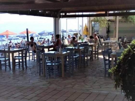 Melina Beach - Photo3