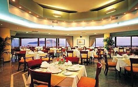 Porto Platanias Beach Resort & Spa - Photo5