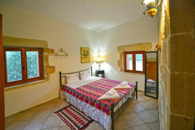Picturesque Traditional Stone House - Photo5