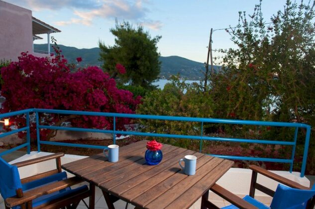 Christina Studios Poros - Photo2