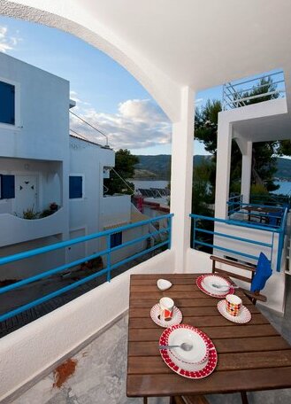 Christina Studios Poros - Photo4