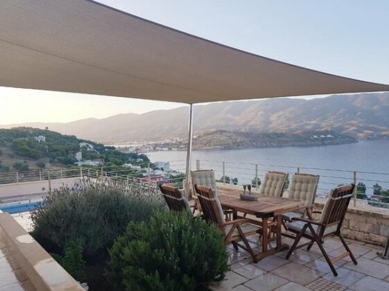Kalavria Luxury Suites - Photo4